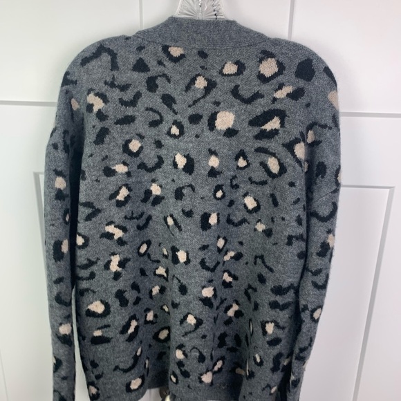 Karen Kane SMALL Animal Jacquard Cardigan Sweater Gray Button Front Plush - Picture 6 of 8